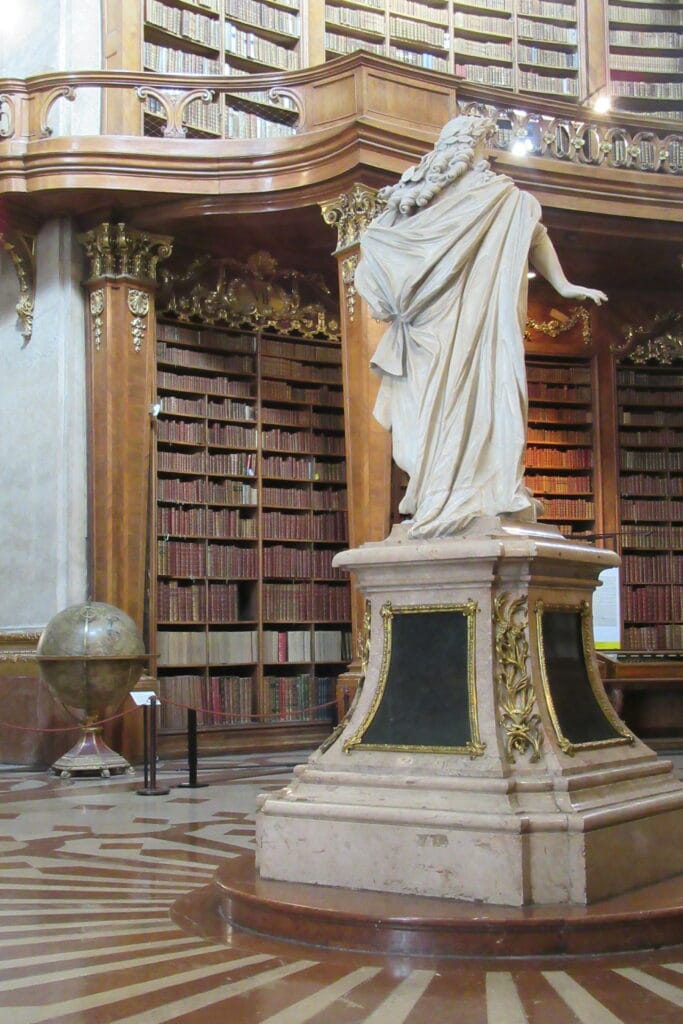Statue de Charles VI à la bibliothèque nationale d'autriche