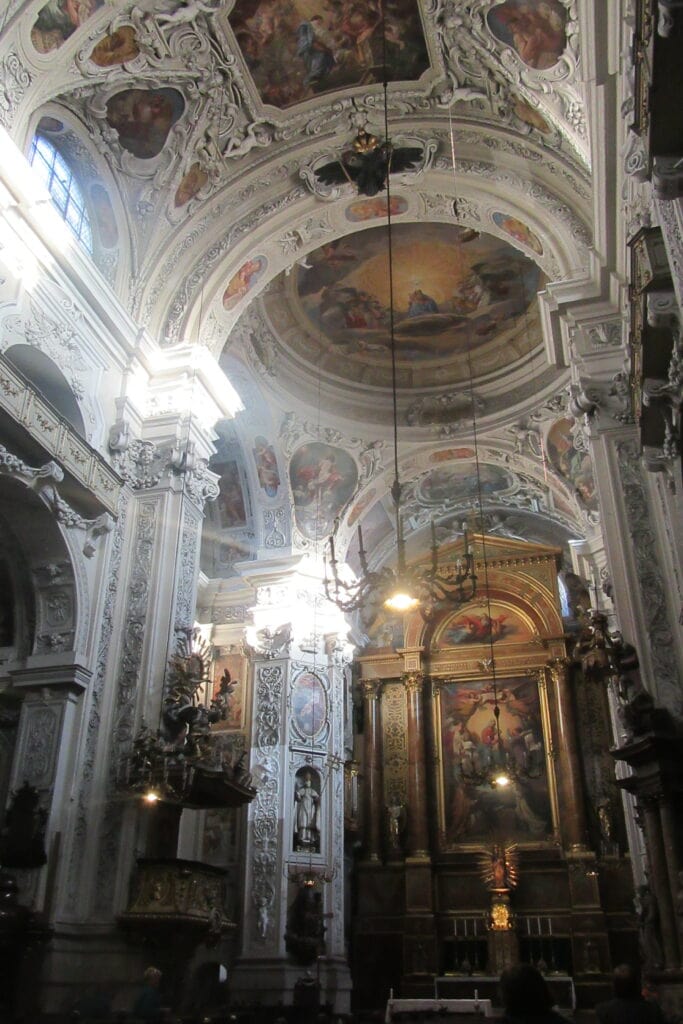 Intérieur église des Dominicains à Vienne