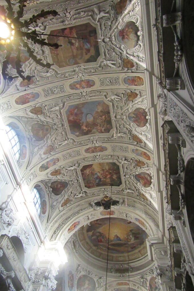 Plafond église des Dominicains à Vienne