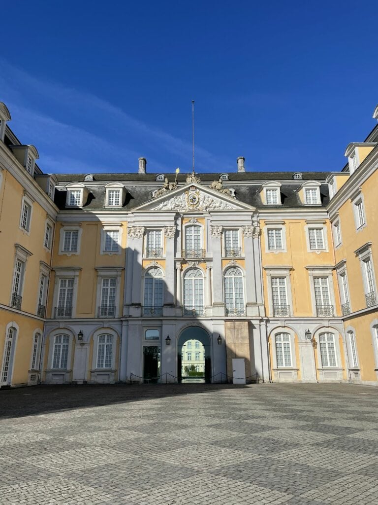 Façade du palais d'Augustusburg à Brühl